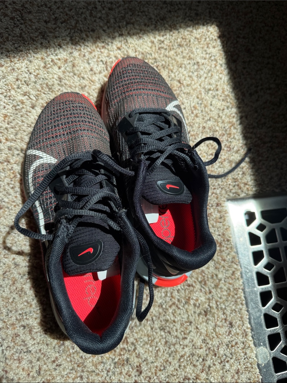 Nike Men's Black and Red Athletic gym Shoes